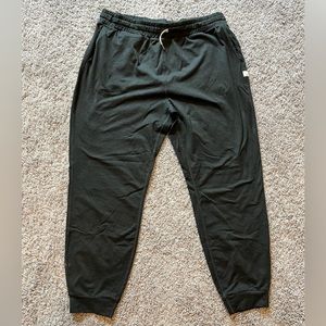 Vuori Performance Joggers in black